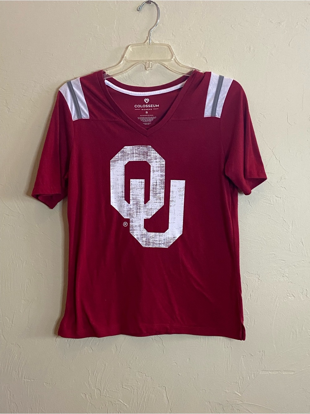 Oklahoma Sooners Colosseum Womens V-Neck Tee Size S Crimson OU Logo NWOT